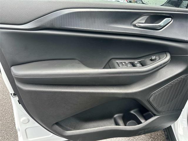new 2025 Jeep Grand Cherokee car, priced at $44,923