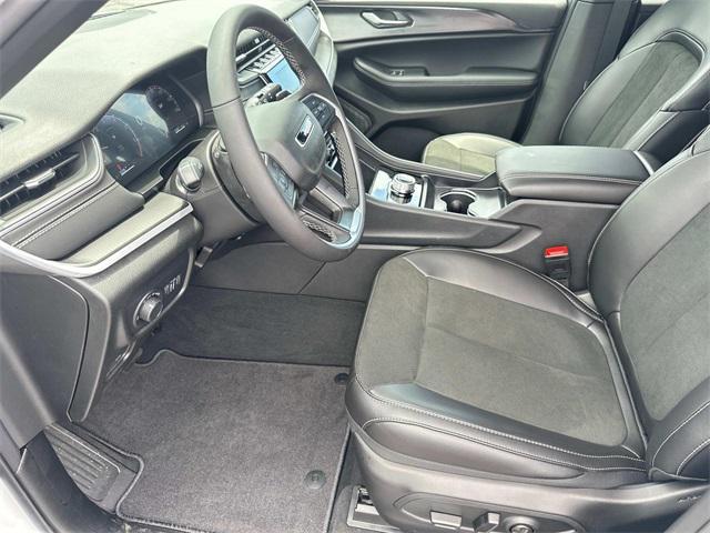 new 2025 Jeep Grand Cherokee car, priced at $44,923