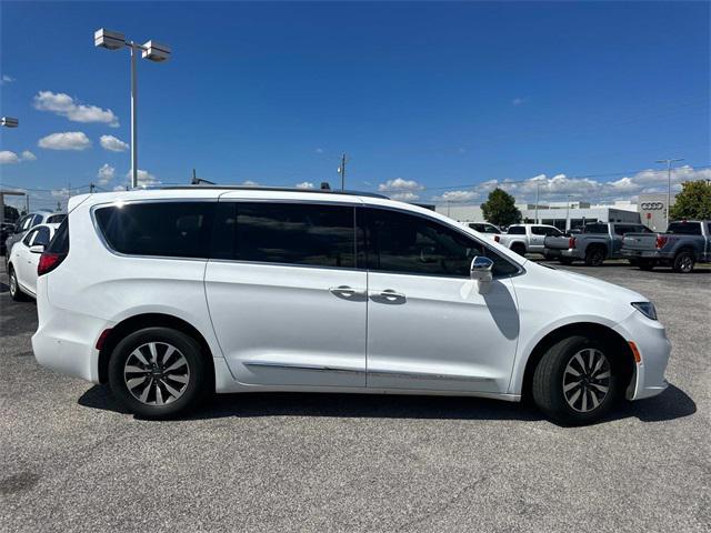 used 2021 Chrysler Pacifica Hybrid car, priced at $26,450