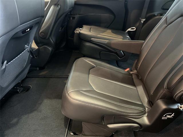 new 2025 Chrysler Pacifica car, priced at $45,622