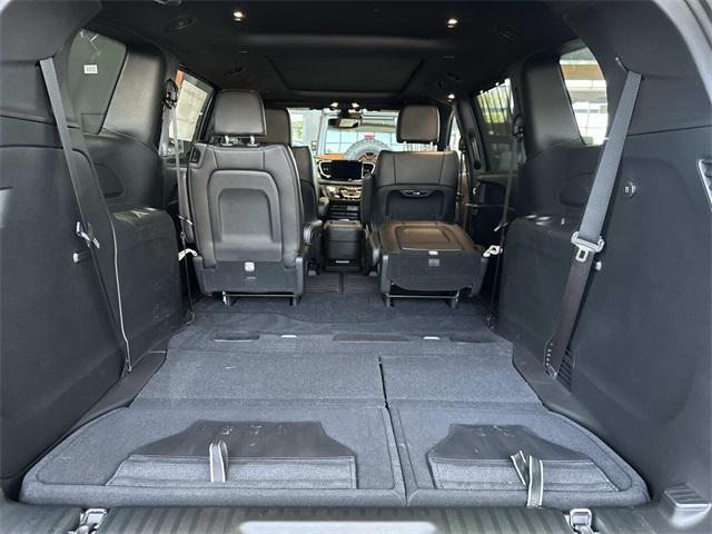 new 2025 Chrysler Pacifica car, priced at $45,622
