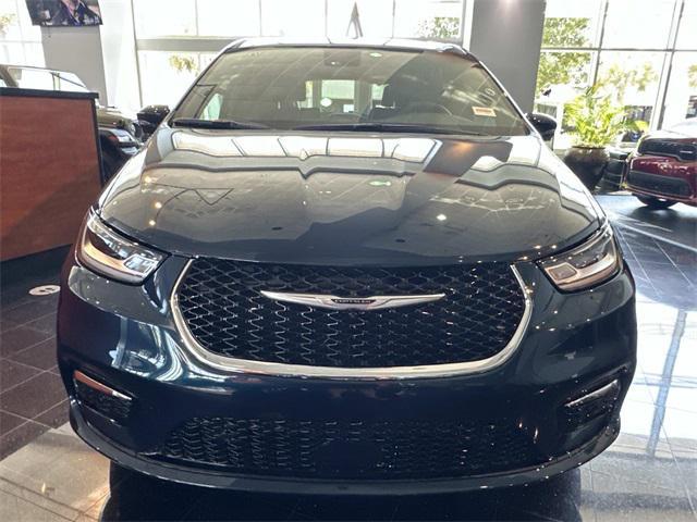 new 2025 Chrysler Pacifica car, priced at $45,622