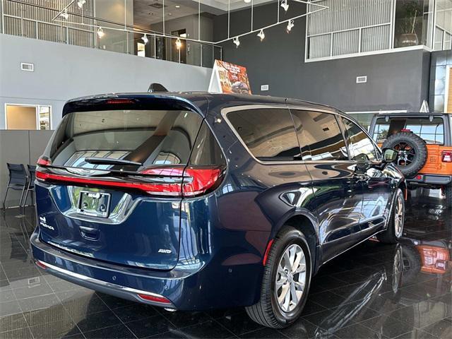 new 2025 Chrysler Pacifica car, priced at $45,622