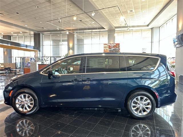 new 2025 Chrysler Pacifica car, priced at $45,622