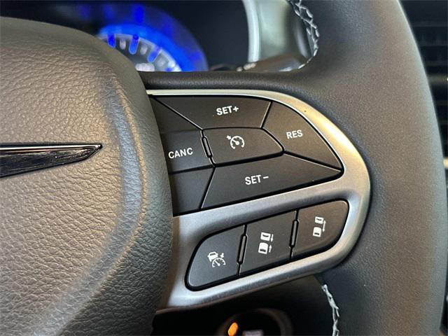 new 2025 Chrysler Pacifica car, priced at $45,622