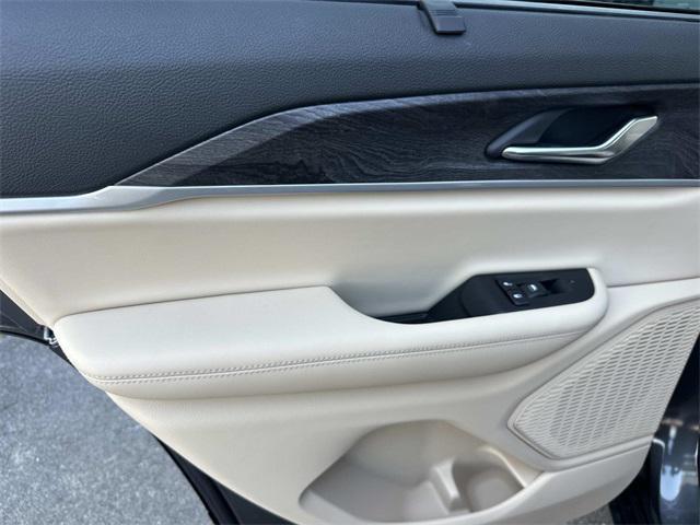 new 2025 Jeep Grand Cherokee car, priced at $47,638