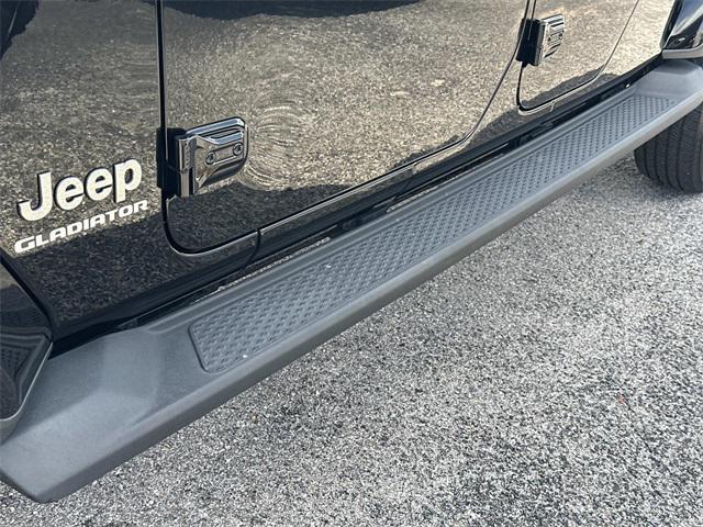 used 2022 Jeep Gladiator car, priced at $31,325
