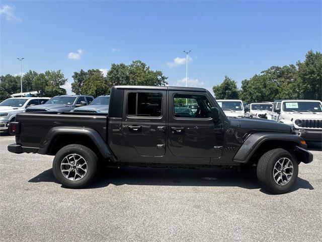 new 2024 Jeep Gladiator car, priced at $45,439