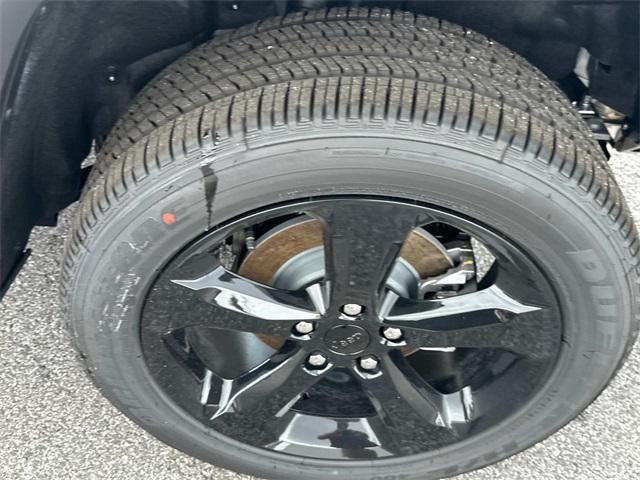 new 2025 Jeep Grand Cherokee car, priced at $42,670