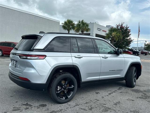 new 2025 Jeep Grand Cherokee car, priced at $42,670