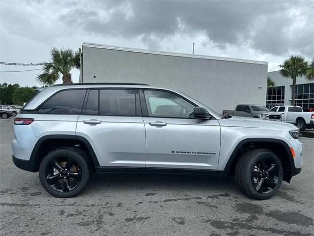 new 2025 Jeep Grand Cherokee car, priced at $42,670