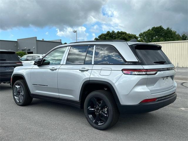 new 2025 Jeep Grand Cherokee car, priced at $40,170