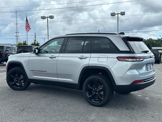 new 2025 Jeep Grand Cherokee car, priced at $42,670