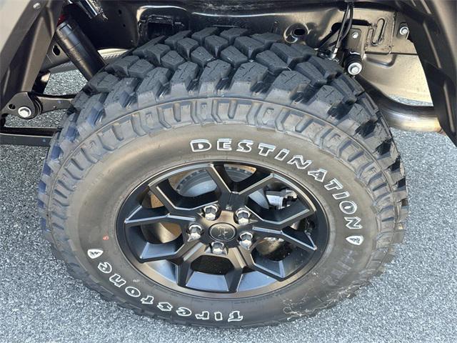 new 2025 Jeep Gladiator car, priced at $48,924