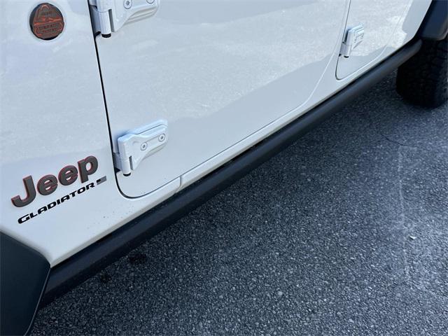 new 2025 Jeep Gladiator car, priced at $50,387