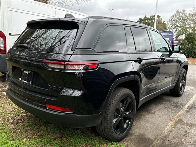 new 2025 Jeep Grand Cherokee car, priced at $50,077