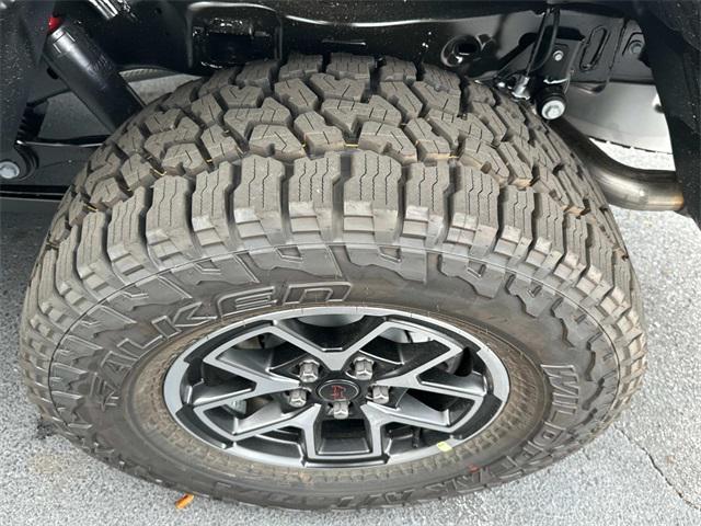 new 2025 Jeep Gladiator car, priced at $55,975