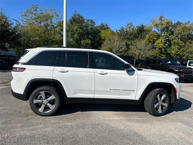 new 2024 Jeep Grand Cherokee car, priced at $43,996