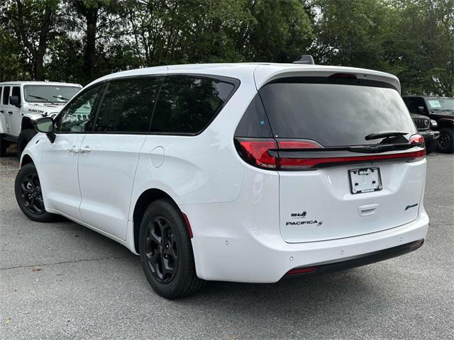 new 2024 Chrysler Pacifica Hybrid car, priced at $41,767