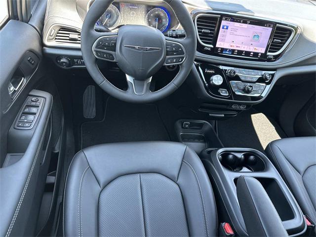 new 2025 Chrysler Pacifica car, priced at $44,014