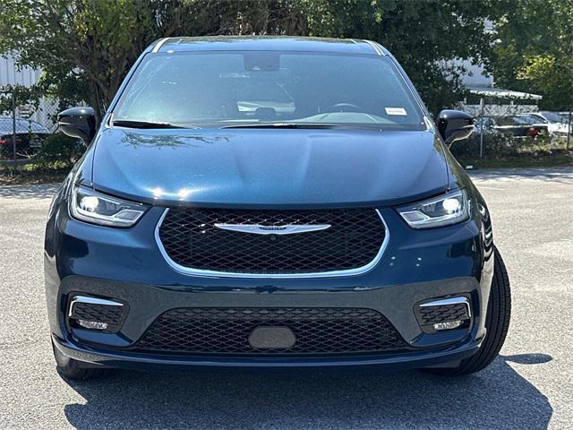 new 2025 Chrysler Pacifica car, priced at $44,014