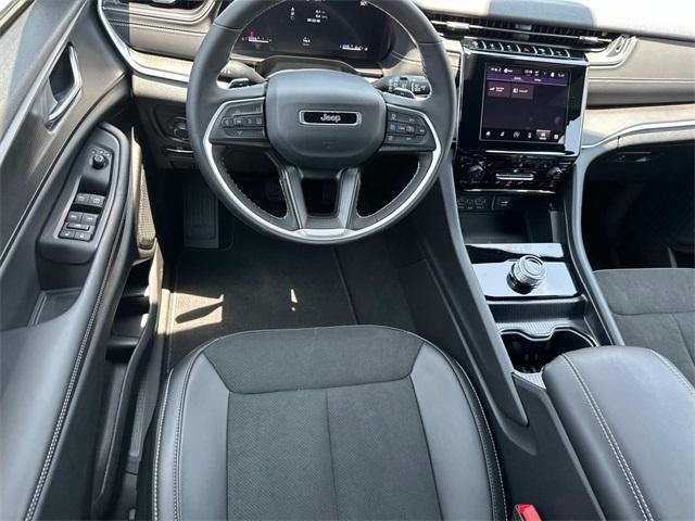new 2025 Jeep Grand Cherokee car, priced at $39,575
