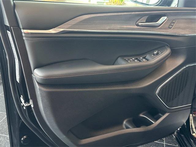 new 2025 Jeep Grand Cherokee car, priced at $56,061