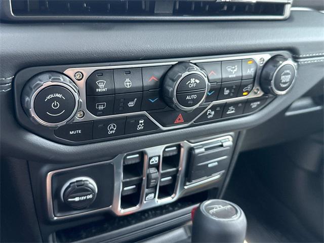 new 2025 Jeep Gladiator car, priced at $52,218