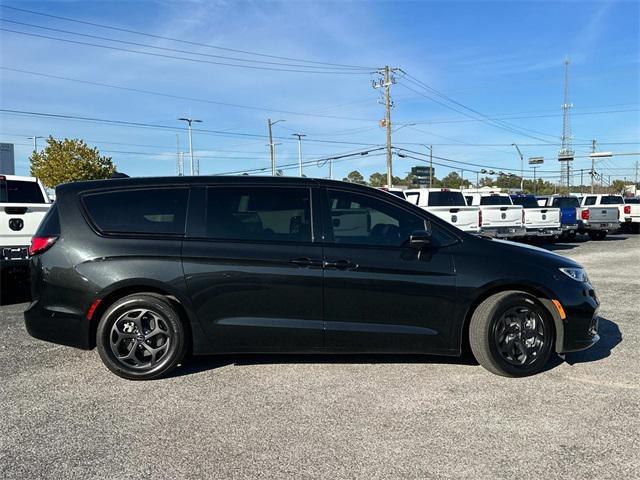 used 2023 Chrysler Pacifica Hybrid car, priced at $29,980