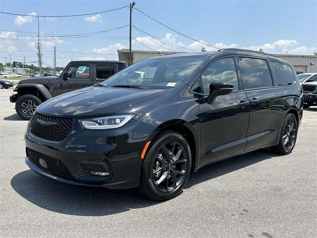 new 2024 Chrysler Pacifica car, priced at $46,929