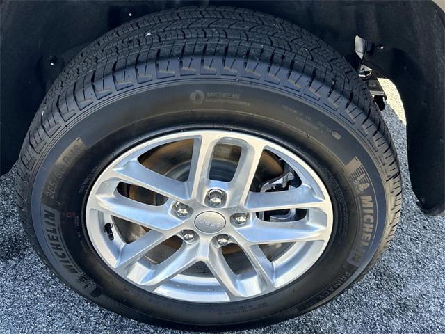 used 2025 Jeep Grand Cherokee L car, priced at $34,980