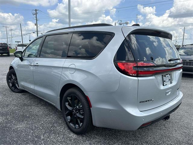 new 2024 Chrysler Pacifica car, priced at $50,295