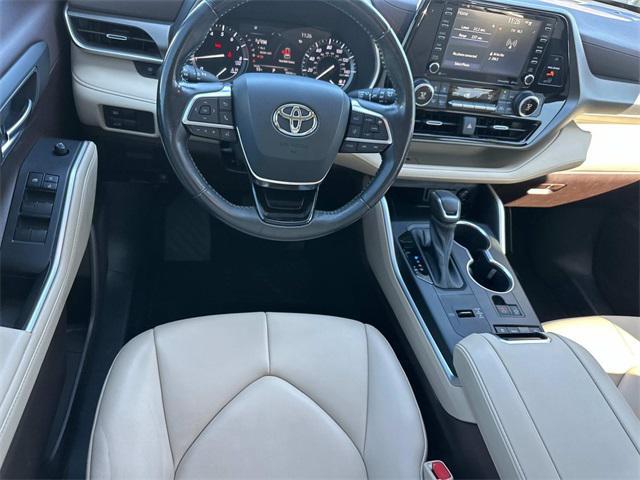 used 2021 Toyota Highlander car, priced at $32,980