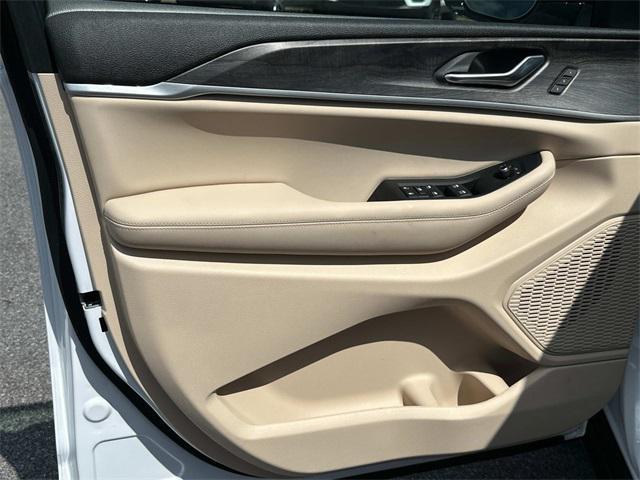 new 2025 Jeep Grand Cherokee car, priced at $46,488