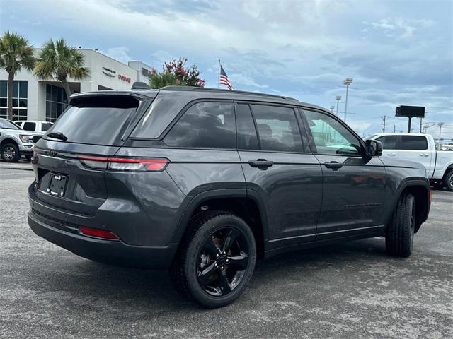 new 2025 Jeep Grand Cherokee car, priced at $42,670