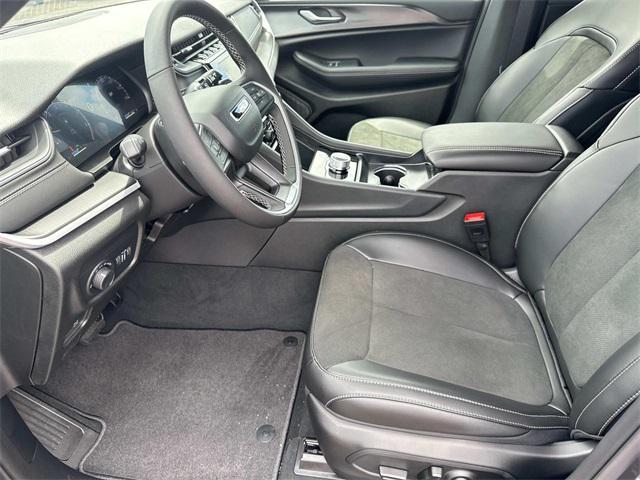 new 2025 Jeep Grand Cherokee car, priced at $42,670