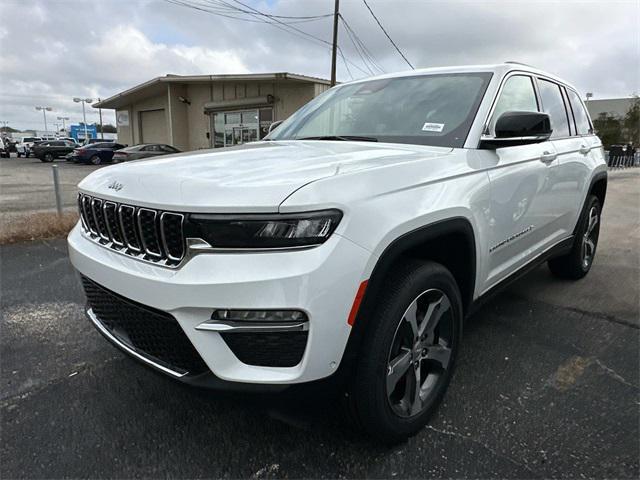 new 2025 Jeep Grand Cherokee car, priced at $48,702