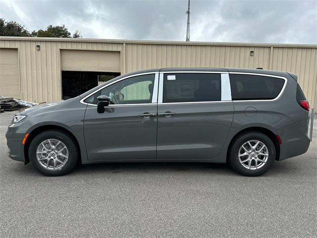 new 2025 Chrysler Pacifica car, priced at $45,378