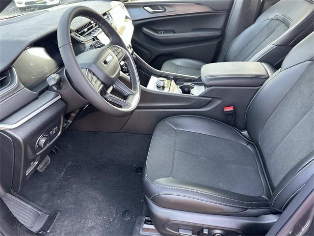 new 2025 Jeep Grand Cherokee car, priced at $39,498