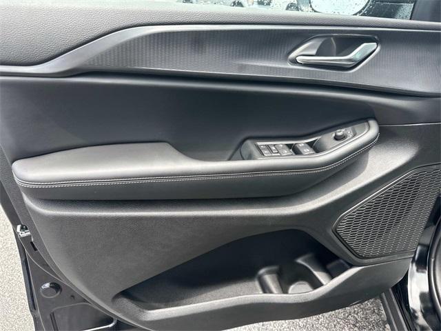 new 2025 Jeep Grand Cherokee car, priced at $39,517