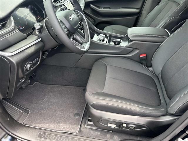 new 2025 Jeep Grand Cherokee car, priced at $39,517