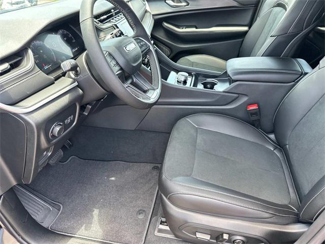 new 2025 Jeep Grand Cherokee car, priced at $40,170