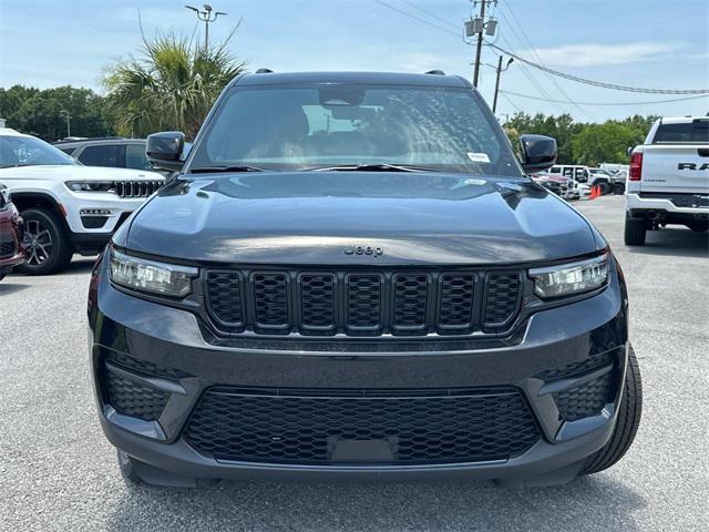 new 2025 Jeep Grand Cherokee car, priced at $40,170