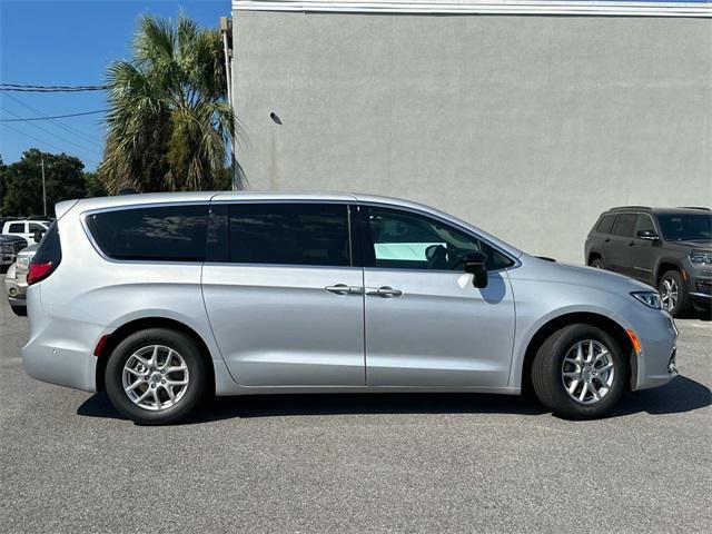 new 2024 Chrysler Pacifica car, priced at $45,296