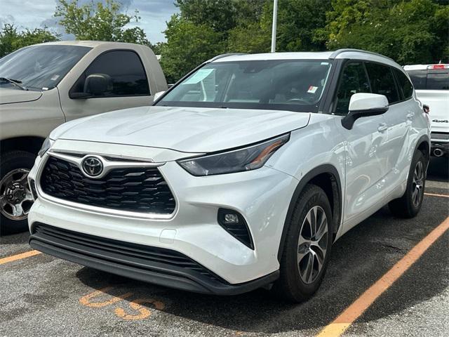 used 2022 Toyota Highlander car, priced at $33,750
