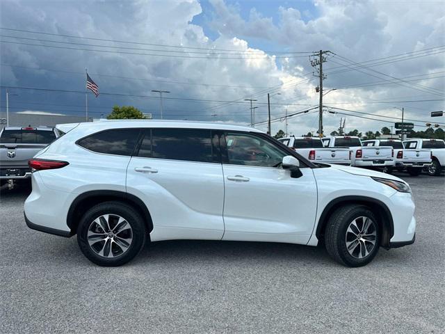used 2022 Toyota Highlander car, priced at $33,000