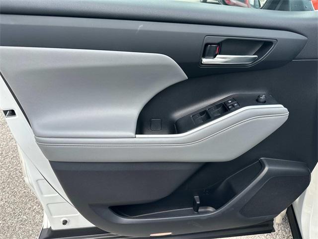 used 2022 Toyota Highlander car, priced at $33,000