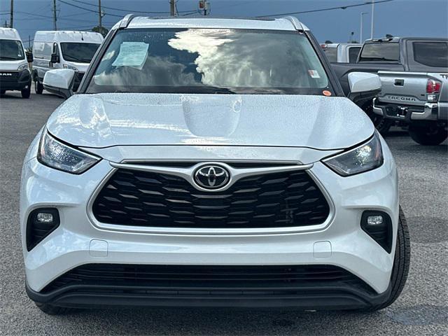 used 2022 Toyota Highlander car, priced at $33,000