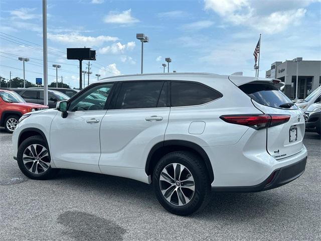 used 2022 Toyota Highlander car, priced at $33,000