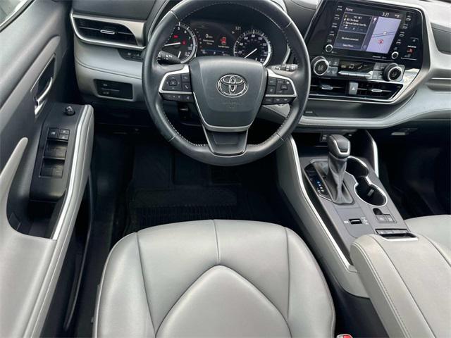 used 2022 Toyota Highlander car, priced at $33,000